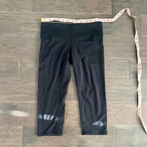 Black Alo Yoga capri leggings, size small